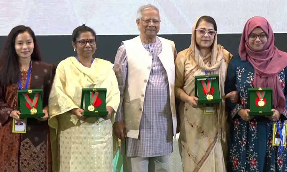 ৪ নারীর হাতে রোকেয়া পদক তুলে দিলেন প্রধান উপদেষ্টা