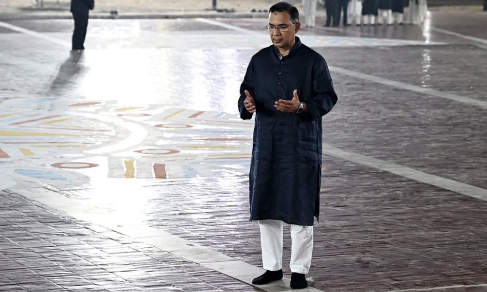 ইতিহাসে প্রথমবার শহীদ মিনারে ভাষা শহীদদের জন্য দোয়া করলেন প্রধানমন্ত্রী