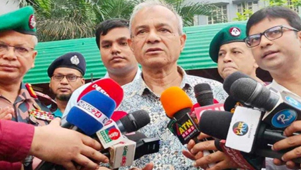 বাংলাদেশে পাচারের জন্যই ফেনসিডিল তৈরি করে ভারত : স্বরাষ্ট্র উপদেষ্টা