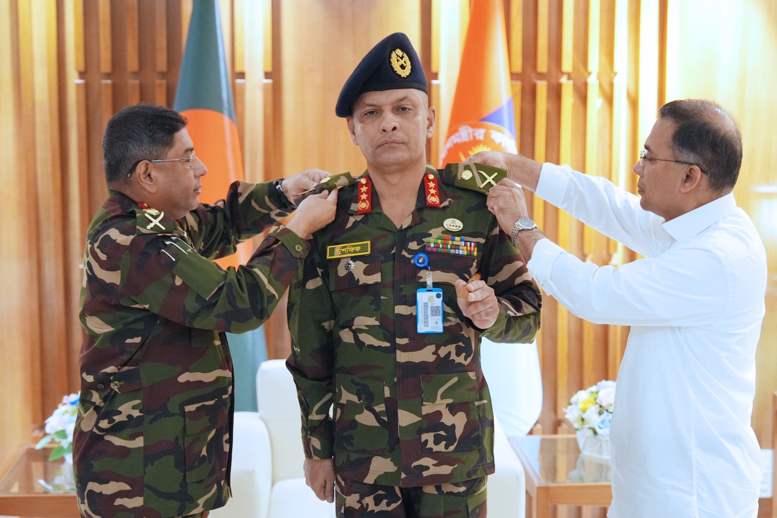 প্রথমবারের মত সেনানিবাস কার্যালয়ে অফিস করছেন প্রধানমন্ত্রী
