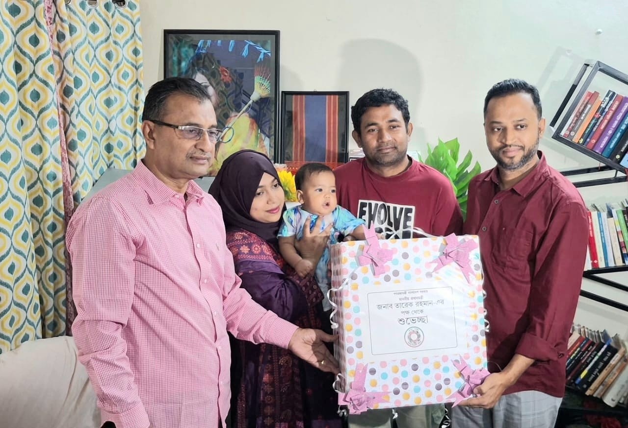 সেই শিশুর জন্যে এবার উপহার পাঠালেন প্রধানমন্ত্রী তারেক রহমান