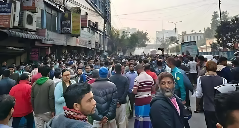 রাজধানীতে ব্যাটারিচালিত রিকশাচালকদের সড়ক অবরোধ