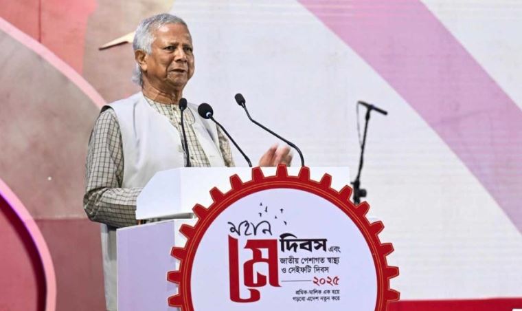শ্রমিকদের আগের অবস্থায় রেখে নতুন বাংলাদেশ সম্ভব নয়: প্রধান উপদেষ্টা