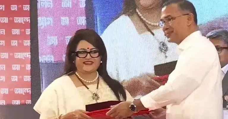 একুশে পদক তুলে দিলেন প্রধানমন্ত্রী