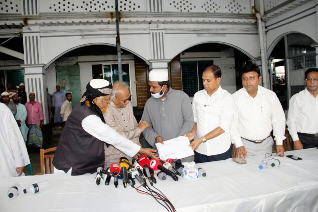 ক্যান্সার আক্রান্ত হেফাজত নেতা মাওলানা ফারুকী’র পাশে তারেক রহমান