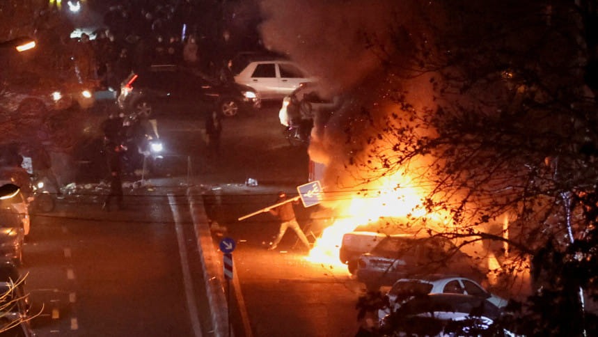 চরম বিক্ষোভে উত্তাল ইরান, নিহত ২ হাজার