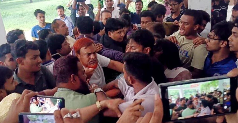 রাবিতে পোষ্য কোটা ইস্যুতে প্রো ভিসির উপর শিবিরের হামলা