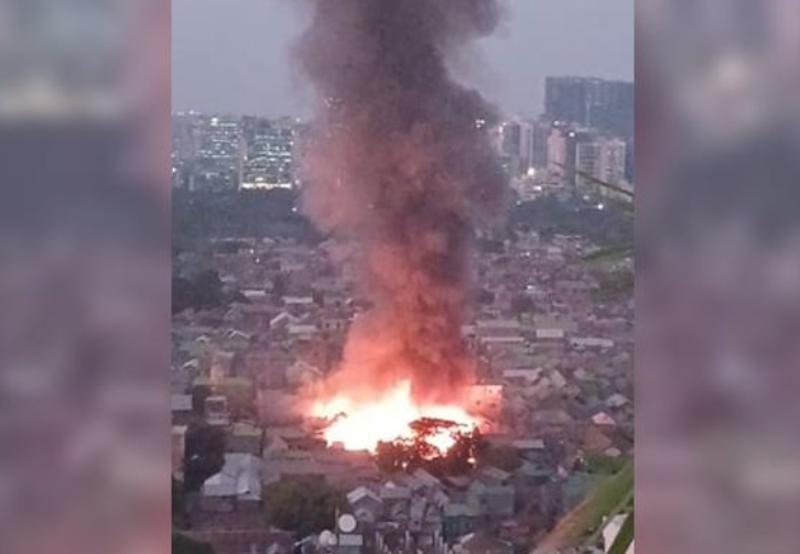 কড়াইল বস্তিতে ভয়াবহ আগুন, নিয়ন্ত্রণে ১১ ইউনিট
