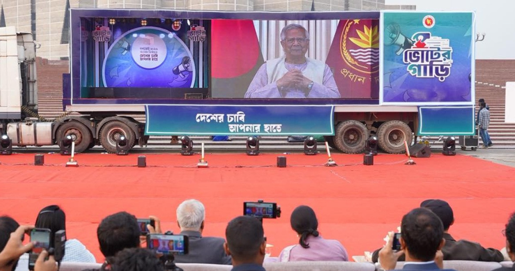 ভোটের গাড়ি ‘সুপার ক‍্যারাভানের’ যাত্রা শুরু