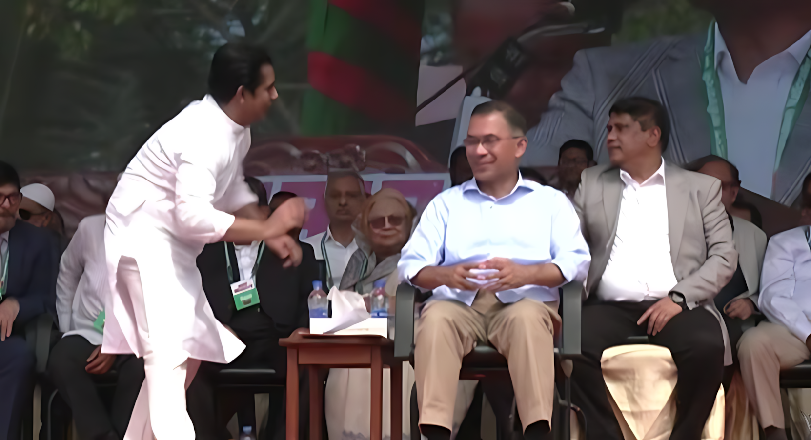 বরিশালে নির্বাচনী মহাসমাবেশে উপস্থিত তারেক রহমান