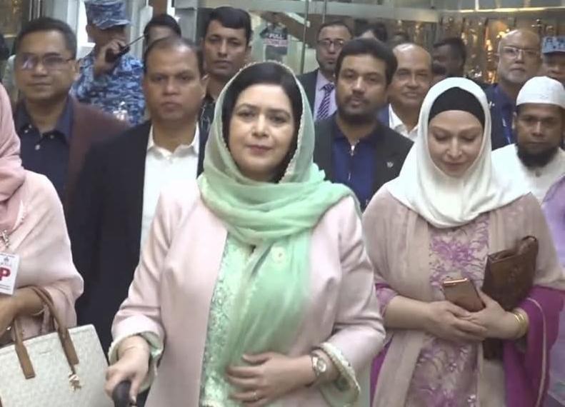লন্ডনের উদ্দেশে ঢাকা ছাড়লেন ডা. জুবাইদা
