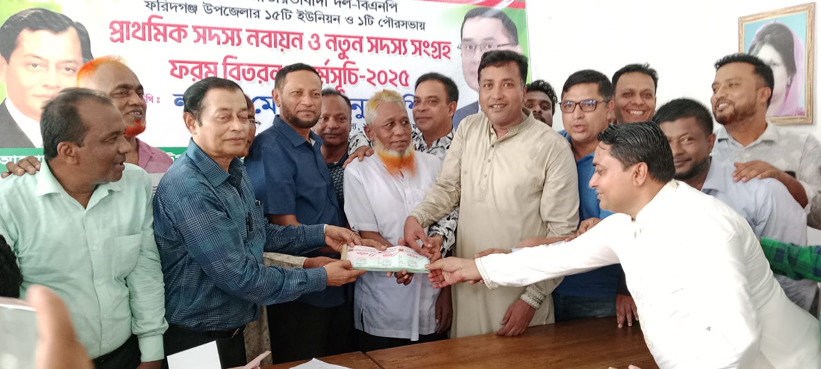 ফরিদগঞ্জে বিএনপি'র প্রাথমিক সদস্য নবায়ন ও নতুন সদস্য সংগ্রহ ফরম বিতরণ শুরু