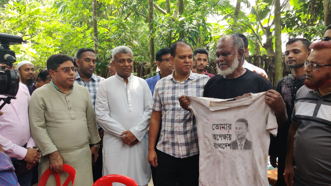ভ্যানচালক মোস্তফা শেখের পরিবারের দায়িত্ব নিলেন তারেক রহমান