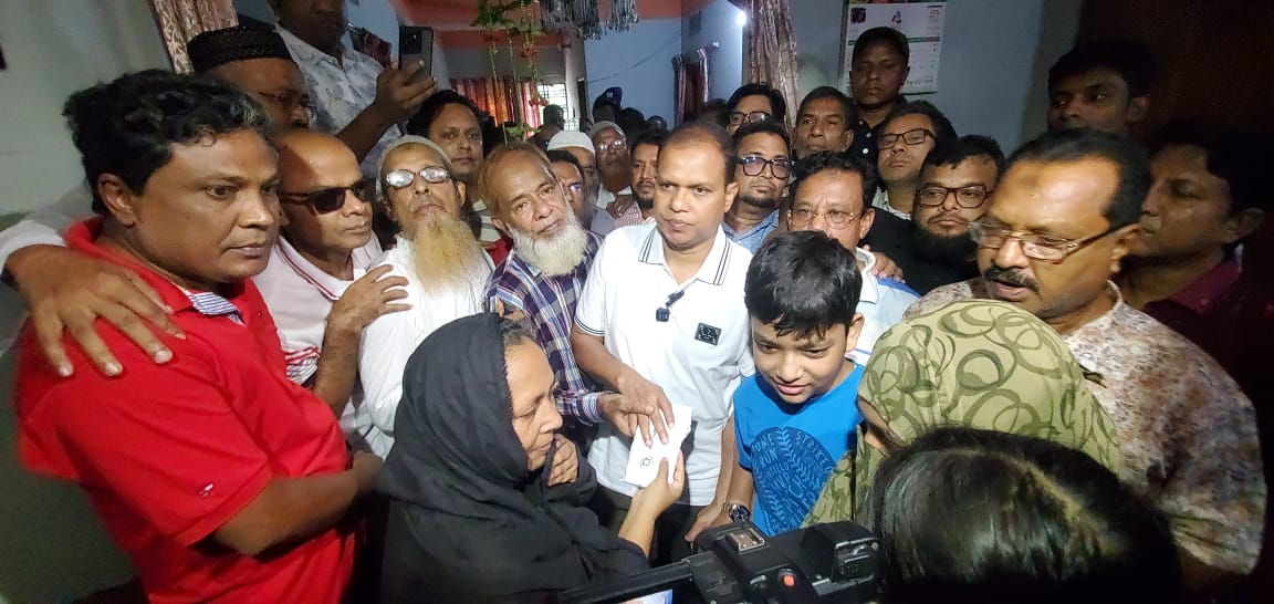 বগুড়ায় নিহত যুবদল নেতা রাহুল সরকারের পরিবারের পাশে তারেক রহমান