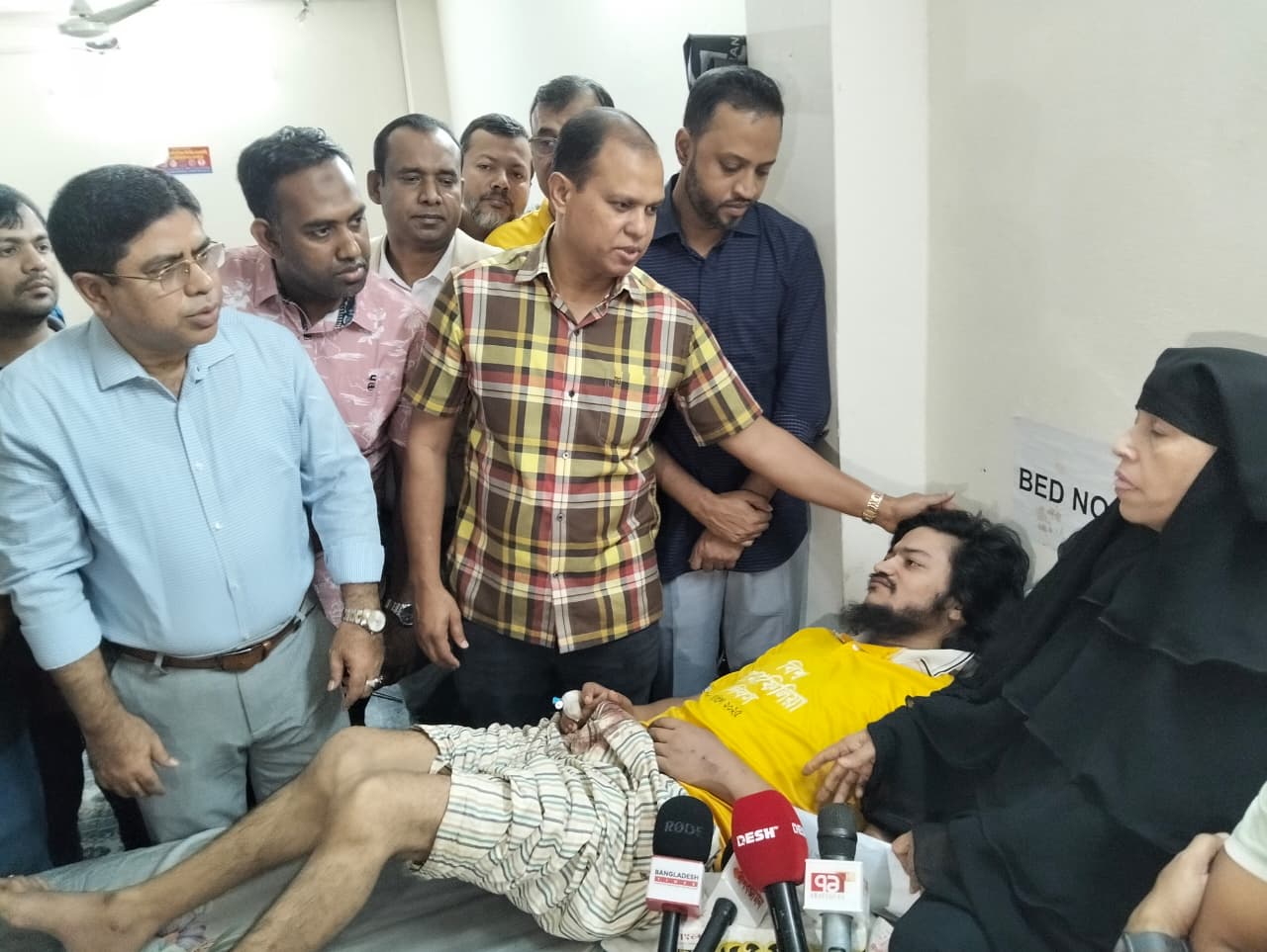 ক্যান্সার আক্রান্ত মা ও তার পঙ্গু ছেলের পাশে দাঁড়ালেন তারেক রহমান