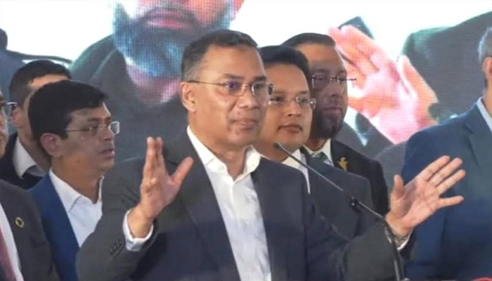 ২৫ ডিসেম্বর দেশে ফিরব, দয়া করে কেউ এয়ারপোর্টে ভিড় করবেন না