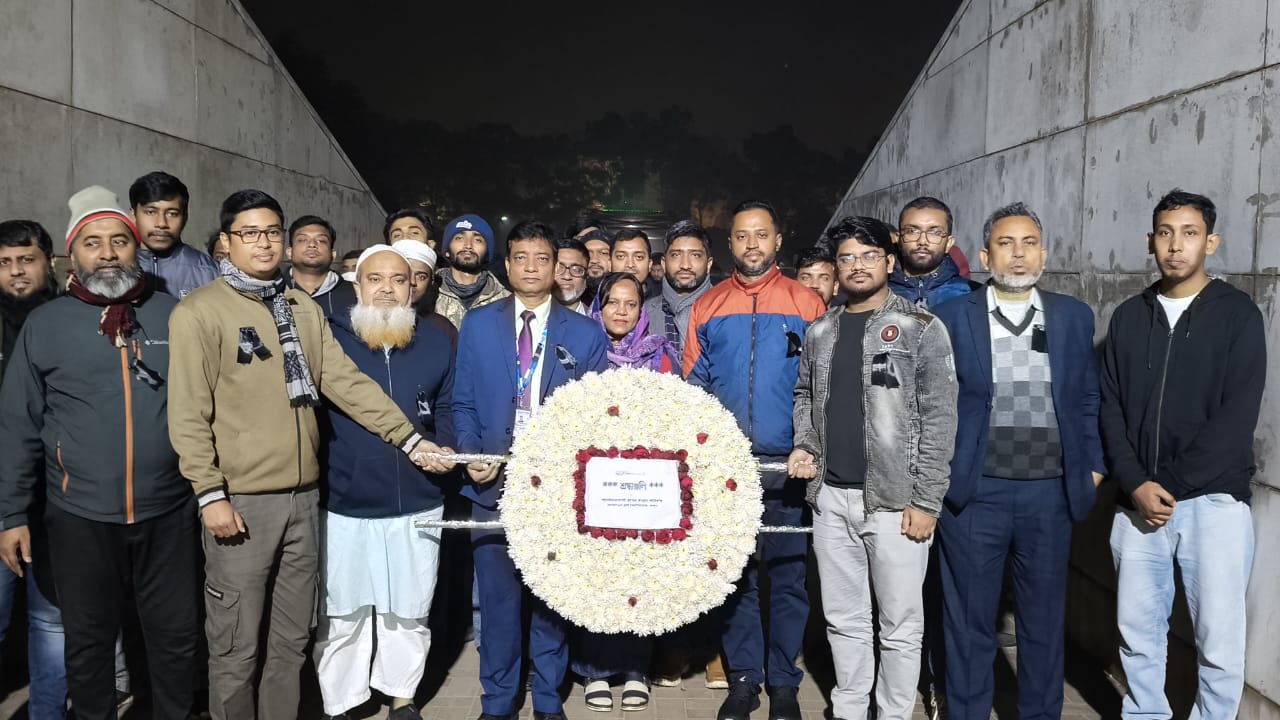 বেগম খালেদা জিয়া’র কবরে শেকৃবি ‘বৃহত্তর বগুড়া সমিতি’র শ্রদ্ধাঞ্জলি