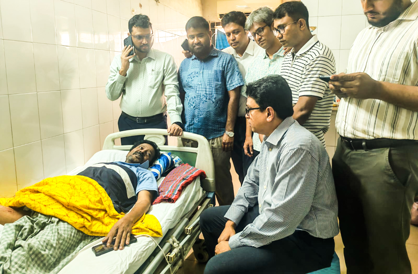 সড়ক দুর্ঘটনায় আহত তিতুমীর কলেজের  ভিপি হানিফের খোঁজ নিলেন প্রধানমন্ত্রী