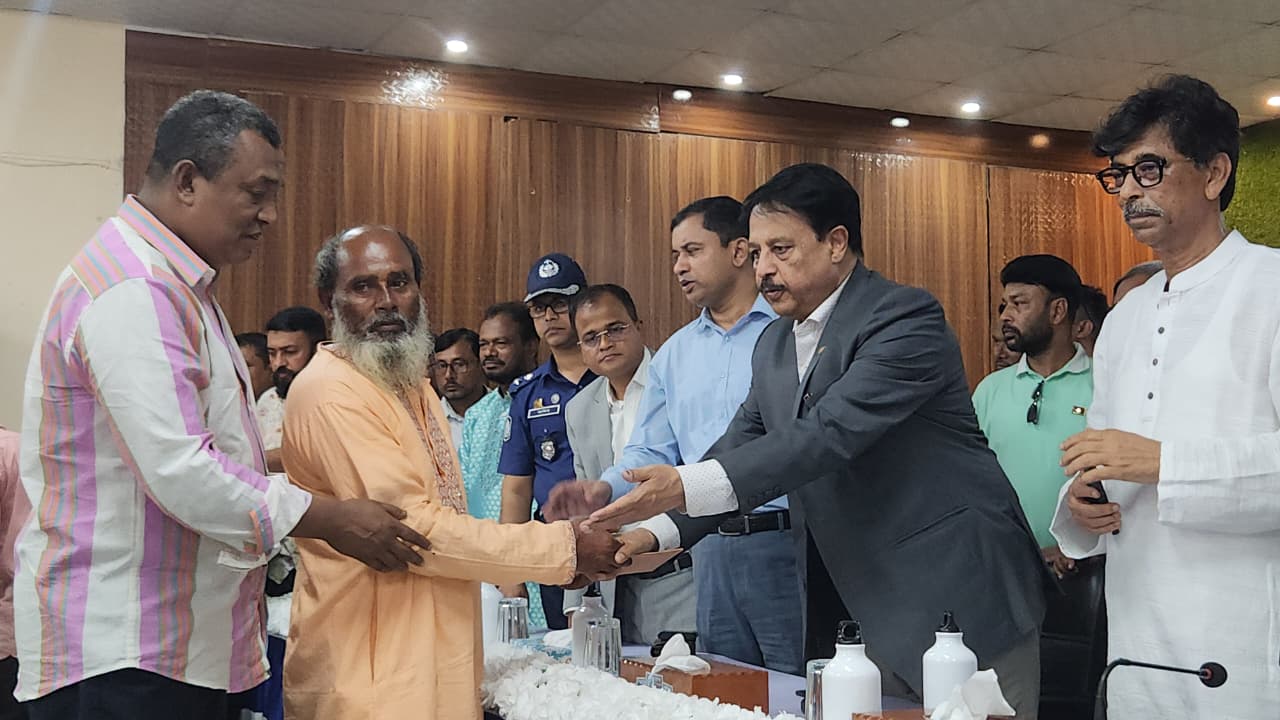 হাওরের প্রকৃত ক্ষতিগ্রস্ত কৃষকদের পাশে সরকার থাকবে: ত্রাণমন্ত্রী
