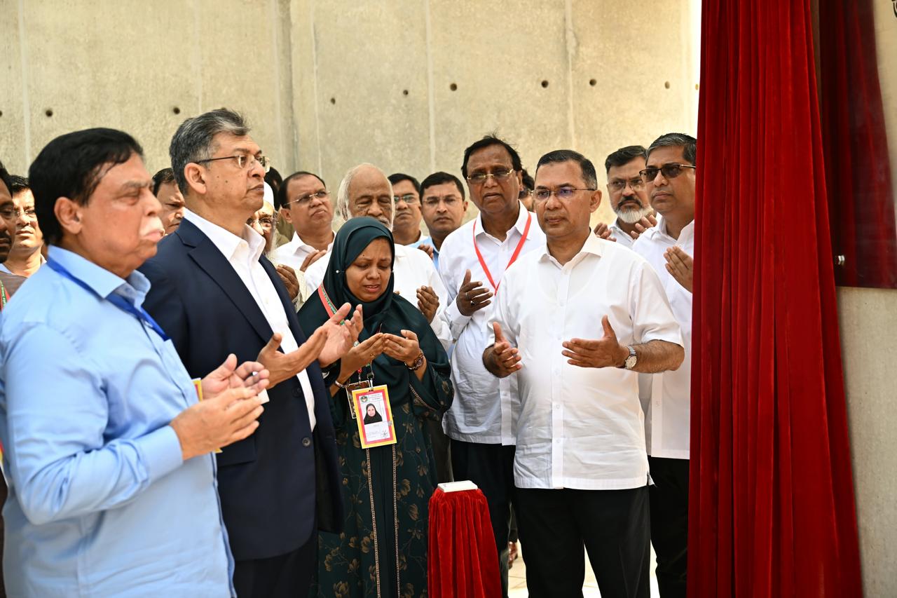 ‘জুলাই স্মৃতিস্তম্ভ’ এবং আধুনিকায়নকৃত ওসমানী উদ্যান উদ্বোধন করলেন প্রধানমন্ত্রী
