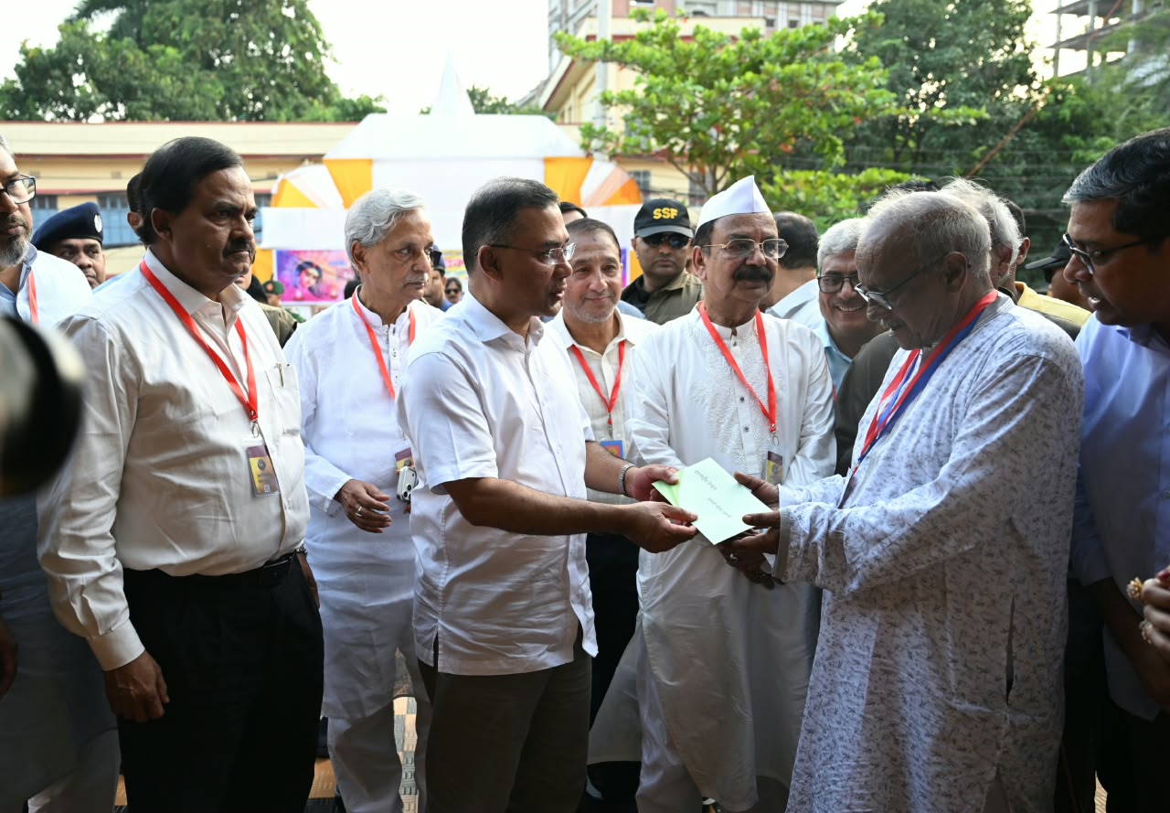 রাজশাহীর ধর্মসভা মন্দিরে পূজামণ্ডপ পরিদর্শন ও মতবিনিময় করলেন প্রধানমন্ত্রী