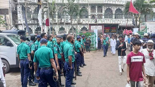 তাজিয়া মিছিল ঘিরে নিরাপত্তার চাদরে ঢাকা হোসেনি দালান