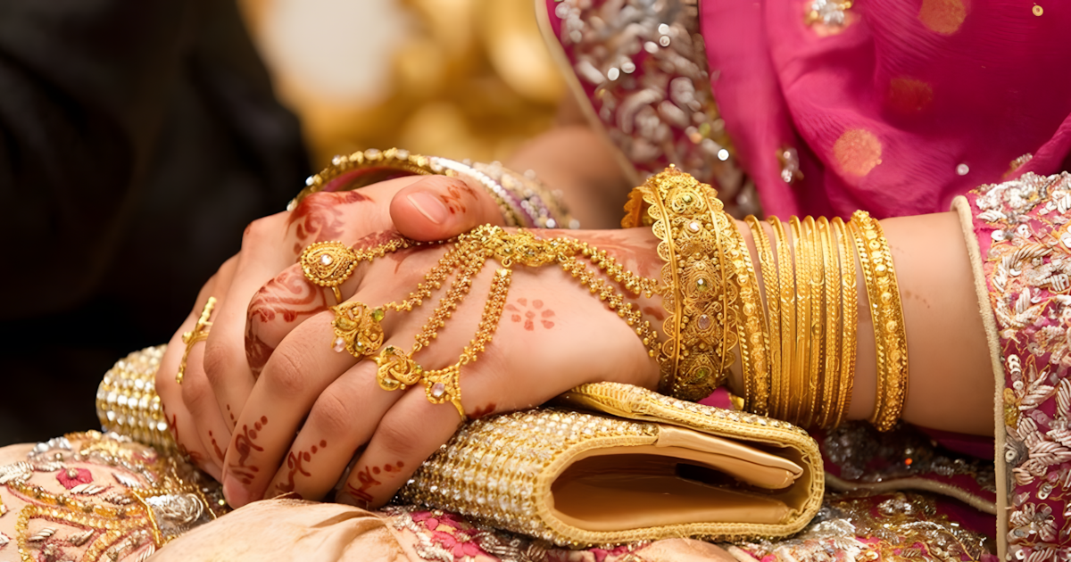 এবার স্বর্ণের দাম কমলো ভরিতে ১ হাজার ৫৭৫ টাকা