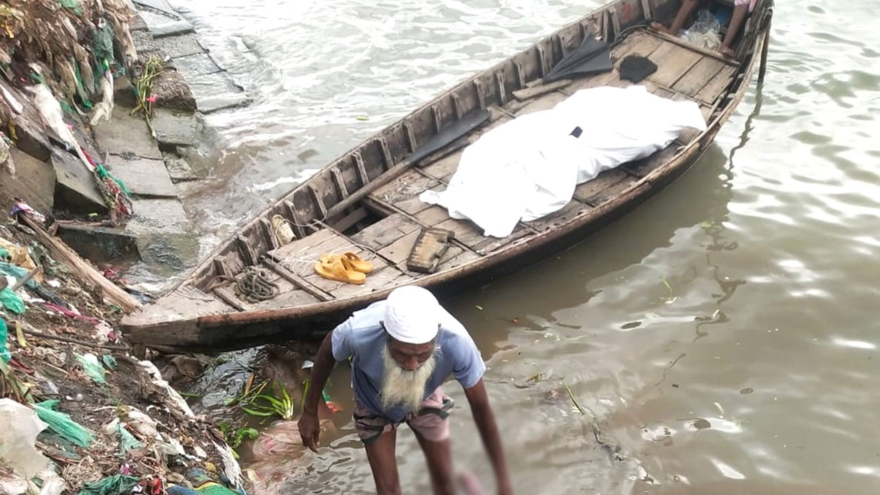 বুড়িগঙ্গা থেকে নারী-শিশুসহ ৪ জনের লাশ উদ্ধার