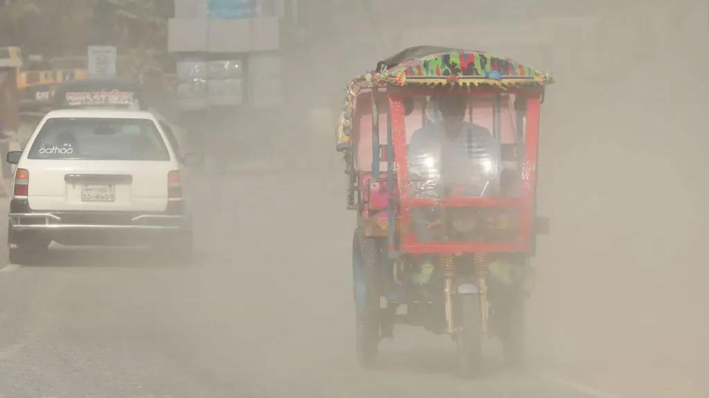 দূষিত শহরের শীর্ষে রাজধানী ঢাকা, নাগরিকদের সতর্ক থাকার আহ্বান