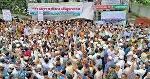 জাতীয় প্রেস ক্লাবের সামনে এমপিওভুক্ত শিক্ষকদের অবস্থান