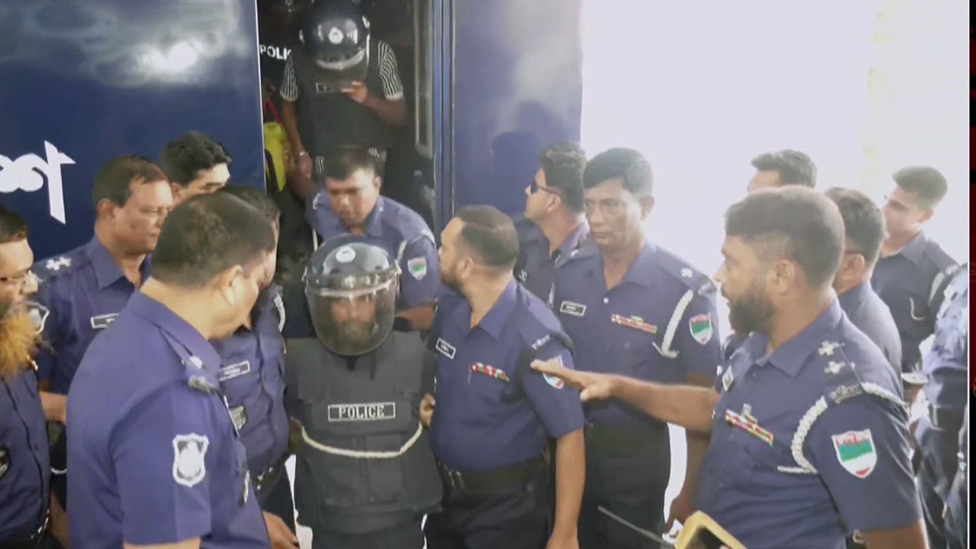 তিন আসামি খালাস, রায়ে আসন্তুষ্ট শিশু আছিয়ার মা
