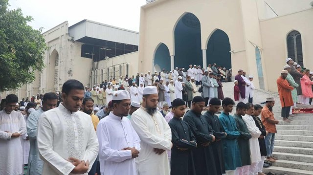 বায়তুল মোকাররমে ঈদের প্রথম জামাত অনুষ্ঠিত