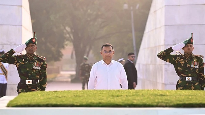 জিয়াউর রহমান ও খালেদা জিয়ার মাজারে প্রধানমন্ত্রীর শ্রদ্ধা