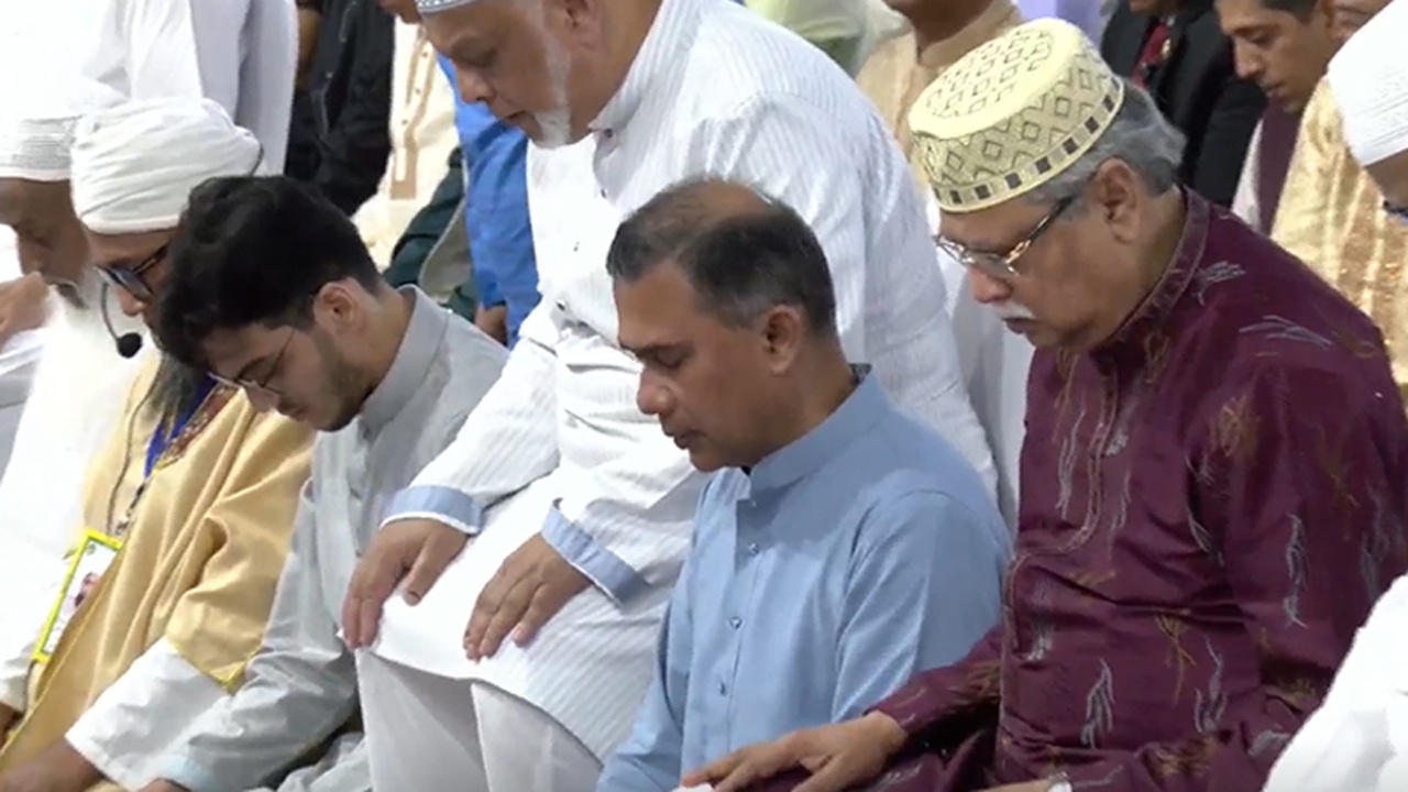 জাতীয় ঈদগাহে ঈদের নামাজ আদায় করলেন প্রধানমন্ত্রী তারেক রহমান