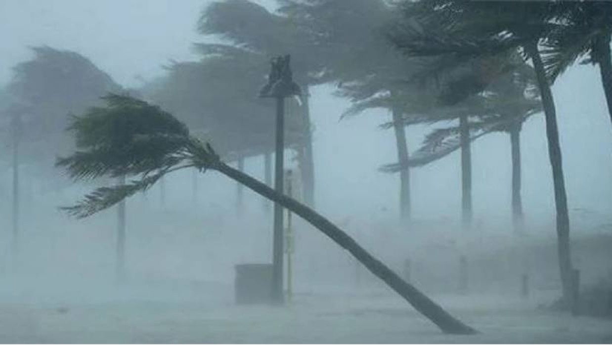 দুপুরের মধ্যে ৬ জেলায় ঝড়ের আভাস, নদীবন্দরে সতর্কবার্তা