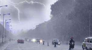 দুপুরের মধ্যে ঢাকায় বৃষ্টি ও দমকা হাওয়ার আশঙ্কা