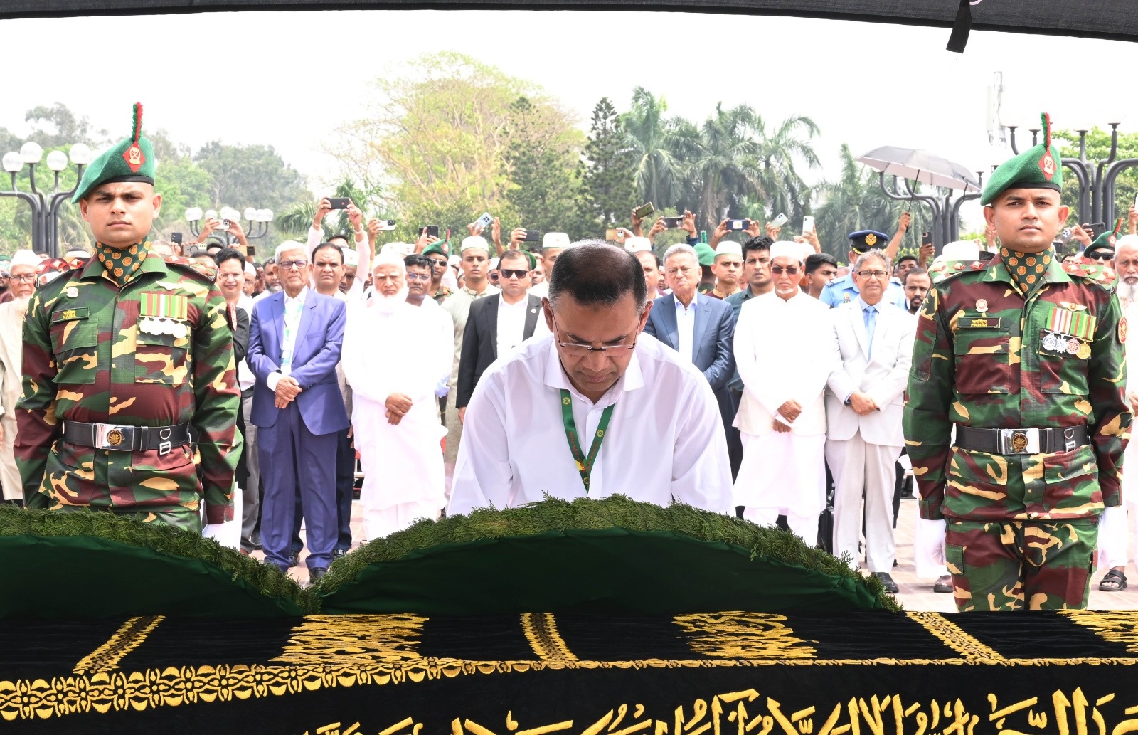 স্পিকার হাফিজ উদ্দিনের স্ত্রীর জানাজা সম্পন্ন, প্রধানমন্ত্রীর শ্রদ্ধা