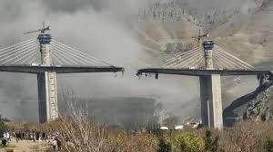 ইরানের বৃহত্তম সেতুতে মার্কিন হামলা, নিহত ৮