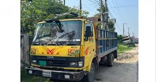চৌদ্দগ্রামে ব্যারিকেড দিয়ে কোরবানির ১০ গরু লুট, চালক-হেলপার আহত