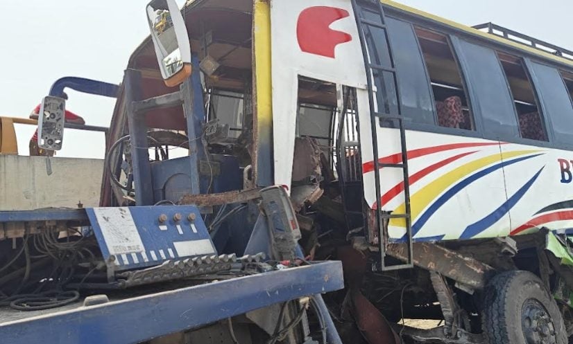 সিরাজগঞ্জে বাসের চাকা ফেটে ব্রিজে ধাক্কা, নিহত ৩