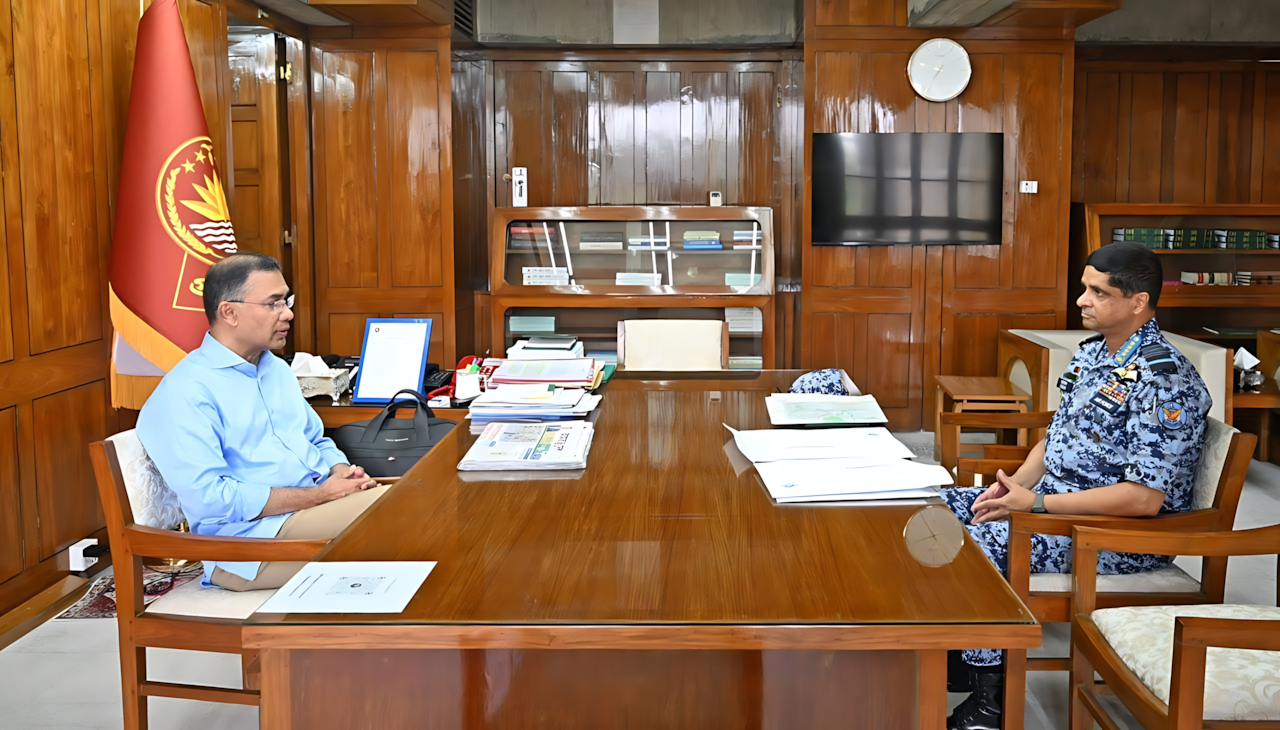 প্রধানমন্ত্রীর সঙ্গে বিমান বাহিনী প্রধানের সাক্ষাৎ