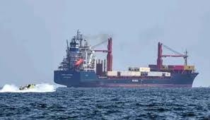 যুক্তরাষ্ট্রের নিষেধাজ্ঞা উপেক্ষা করে হরমুজ পাড়ি দিল চীনা ট্যাঙ্কার