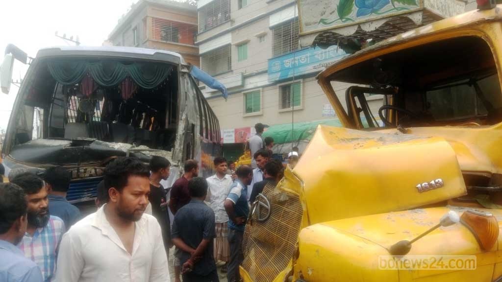 টাঙ্গাইলে ভয়াবহ সড়ক দুর্ঘটনা, নিহত ২