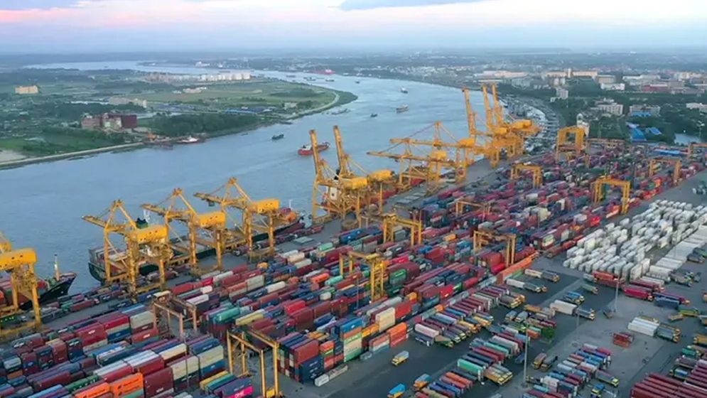 এক লাখ ৬৯ হাজার টন জ্বালানি নিয়ে চট্টগ্রামে বন্দরে ভিড়েছে পাঁচ জাহাজ