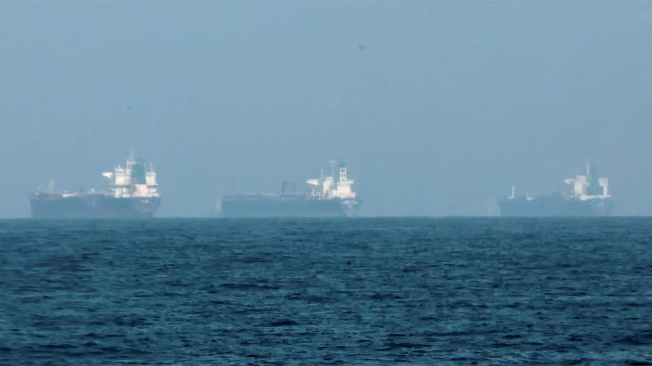 ইরানের তিন তেলবাহী জাহাজ জব্দ করল যুক্তরাষ্ট্র