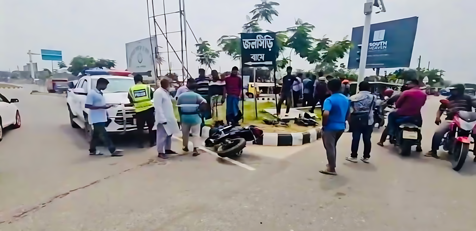 পূর্বাচলে মর্মান্তিক সড়ক দুর্ঘটনায় দুই তরুণ ছাত্রের প্রাণহানি