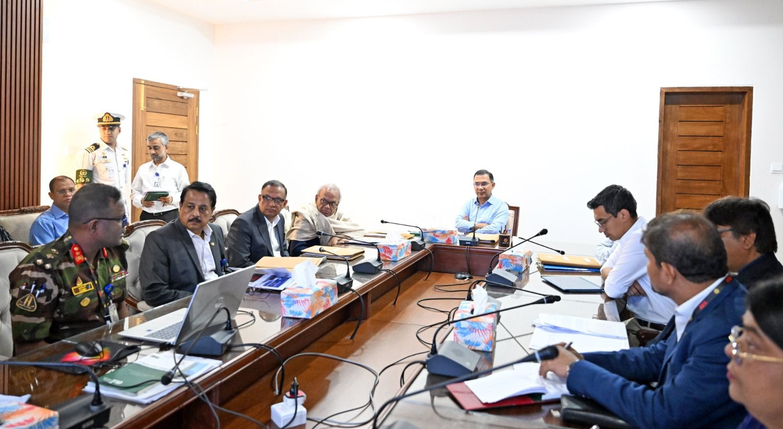 বন্ধ কারখানাগুলো চালুর উদ্যোগে প্রধানমন্ত্রী তারেক রহমানের বৈঠক