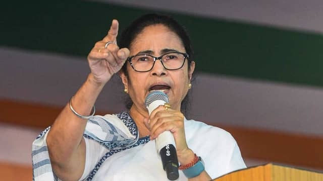 পদত্যাগ না করার ঘোষণা মমতার, ভরাডুবির জন্য দুষলেন নির্বাচন কমিশনকে