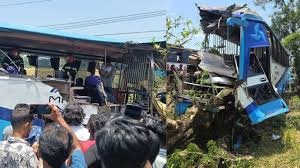 লোহাগাড়ায় মুখোমুখি বাস সংঘর্ষে নিহত ৪, আহত ১৫