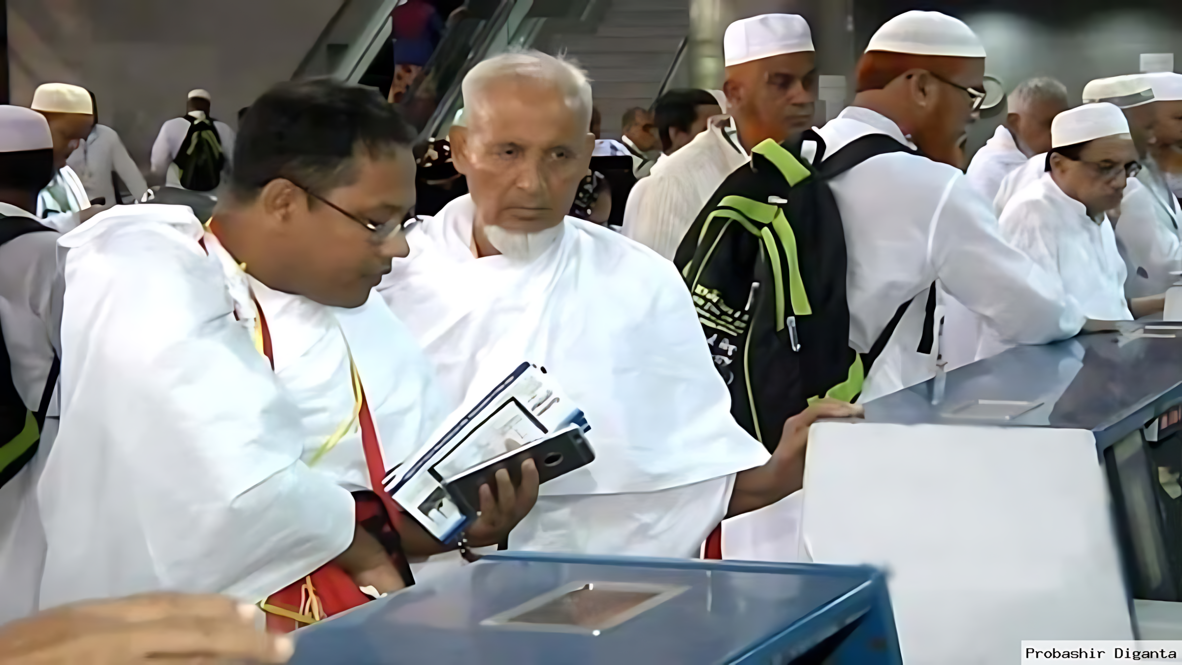 সৌদি আরবে পৌঁছেছেন ৫০ হাজারের বেশি হজযাত্রী, মৃত্যু বেড়ে ১২